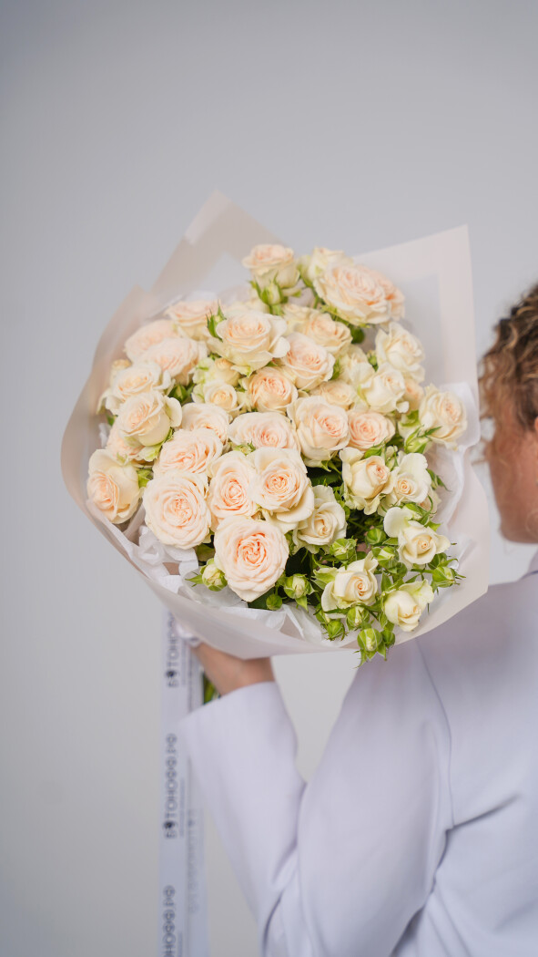 9 светло-розовых кустовых роз в оформлении №20