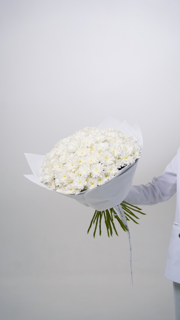 25 белых хризантем в оформлении №74