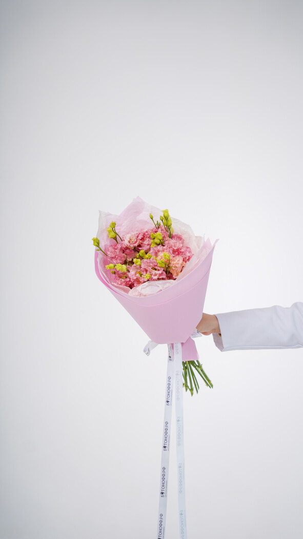 5 розовых эустом в оформлении №94