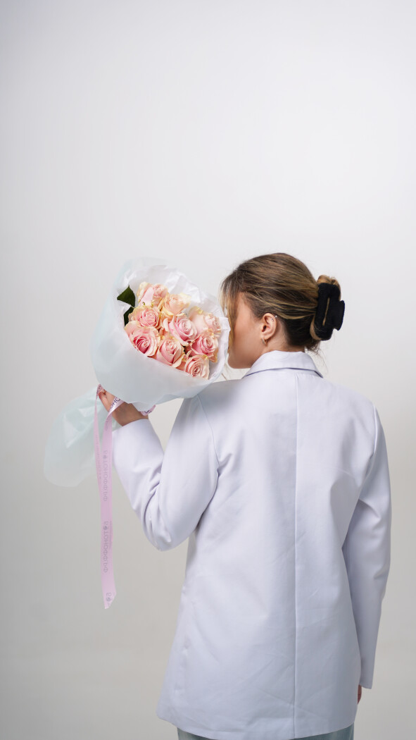 9 розовых роз в оформлении №59