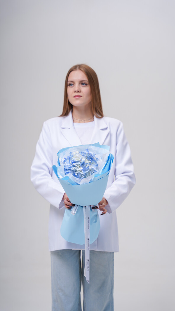 1 голубая гортензия в оформлении №205