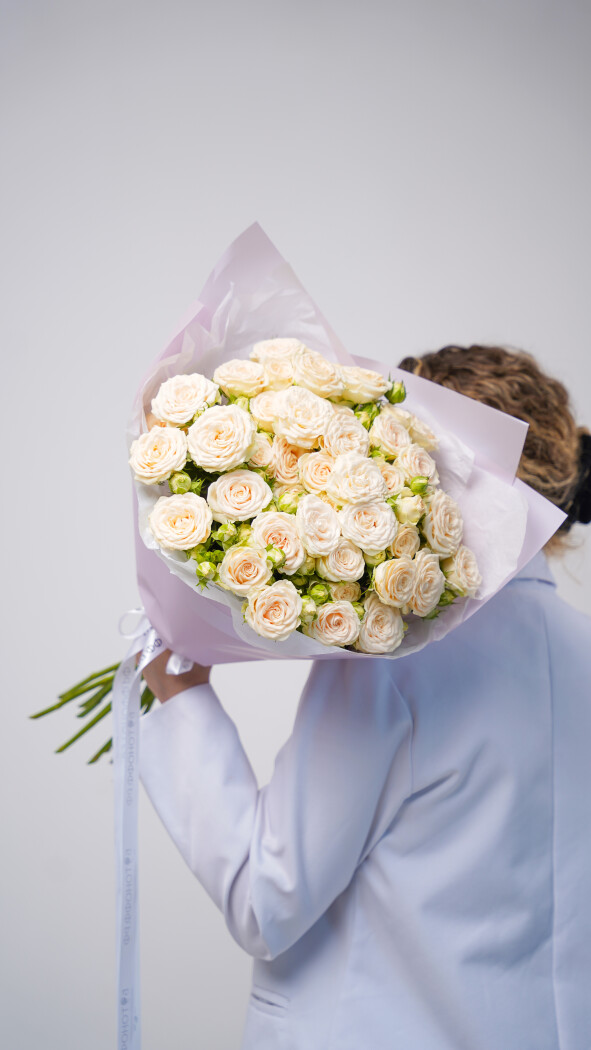 11 светло-розовых кустовых роз в оформлении №21