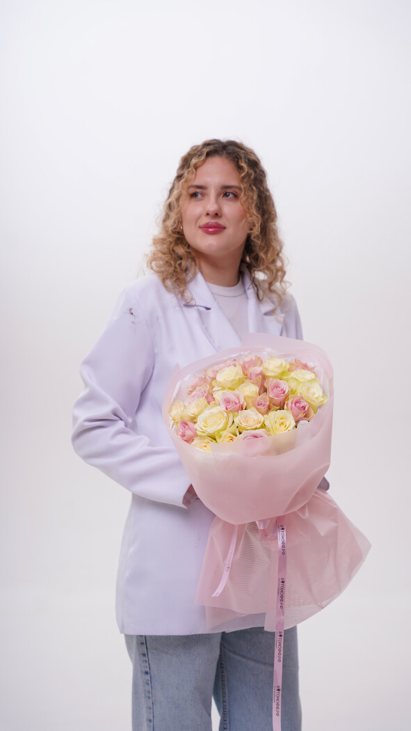 25 роз микс в оформлении №330