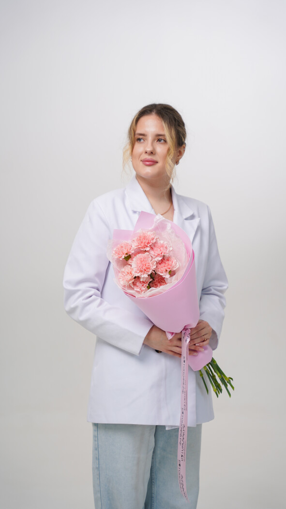 11 розовых диантусов в оформлении №108