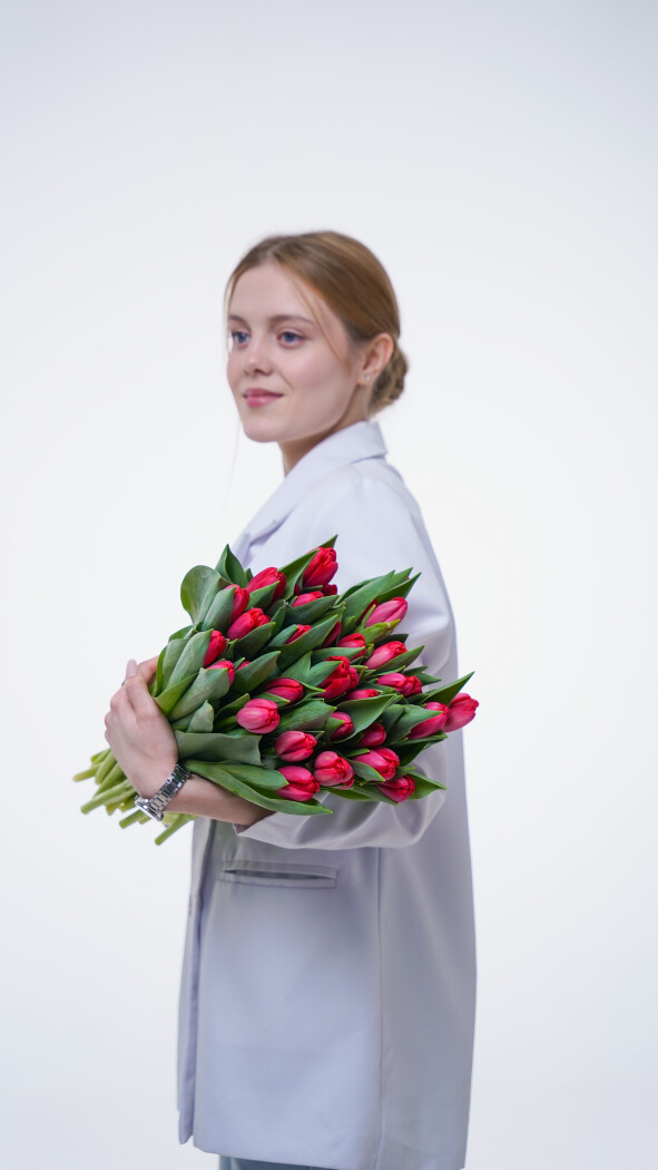 Охапка красных тюльпанов №386