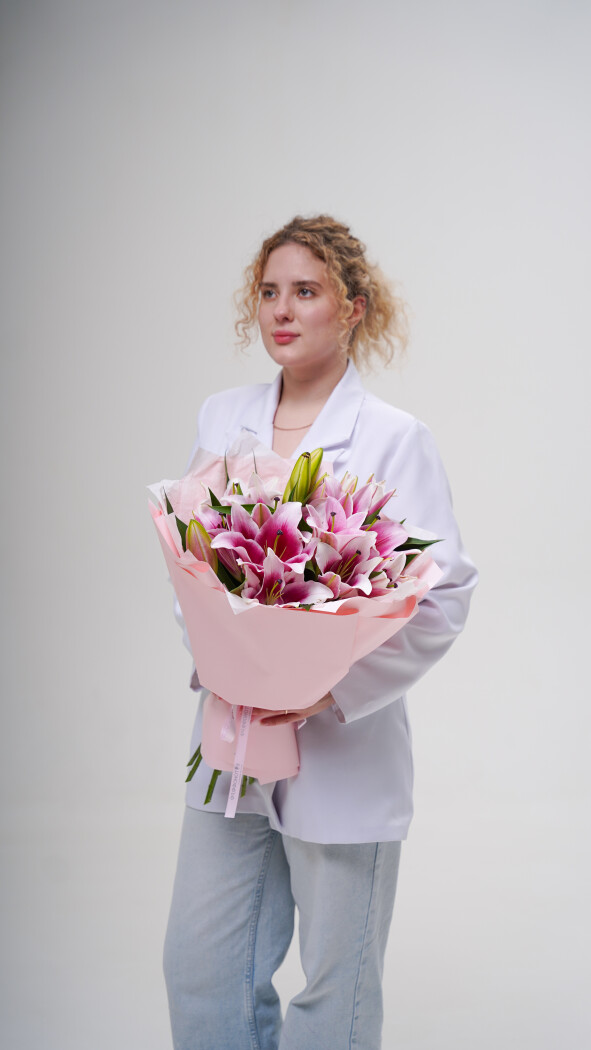 7 розовых лилий в оформлении №181
