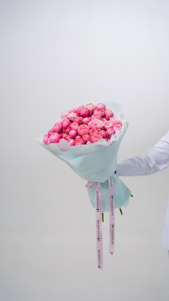 15 розовых кустовых роз в оформлении №28