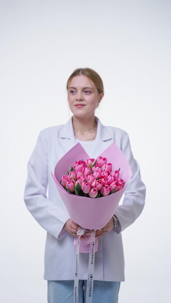 25 розовых тюльпанов в оформлении №379