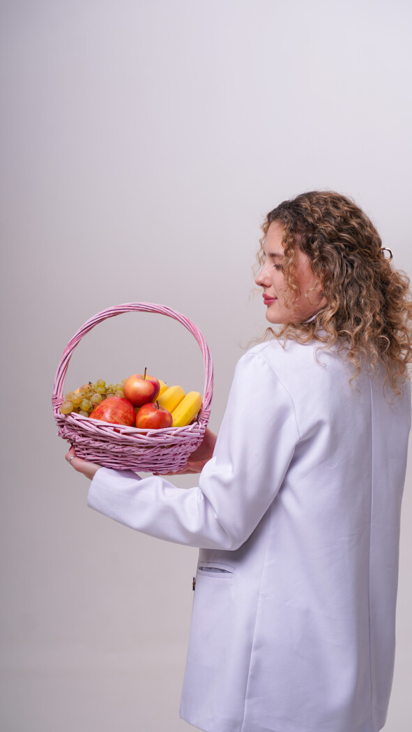 Подарочная корзина с фруктами