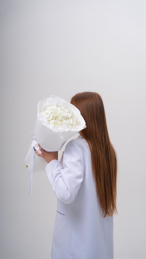 1 белая гортензия в оформлении №203