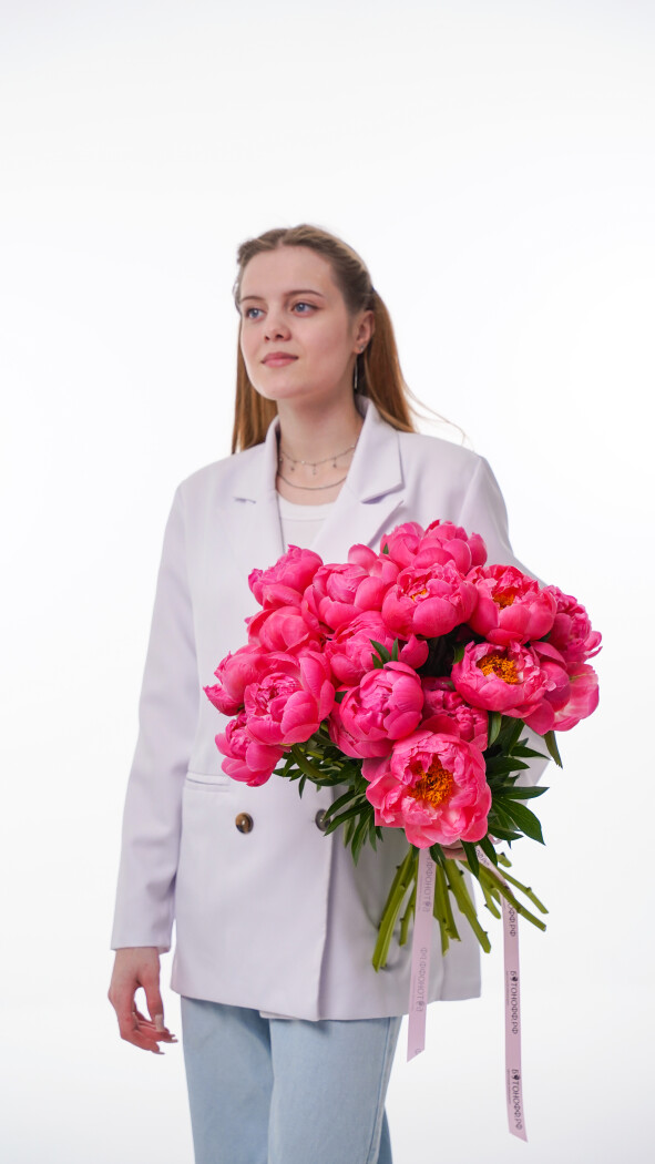 25 коралловых пионов под ленту №132