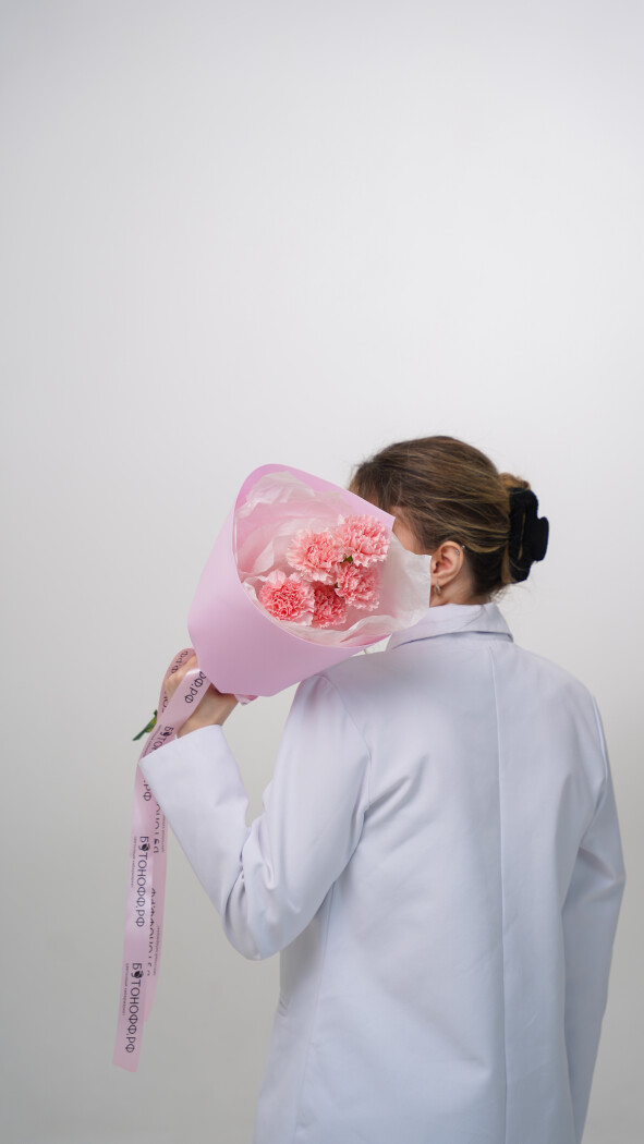 5 розовых диантусов в оформлении №106