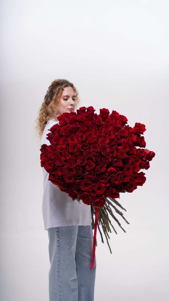 101 красная метровая роза под ленту №51