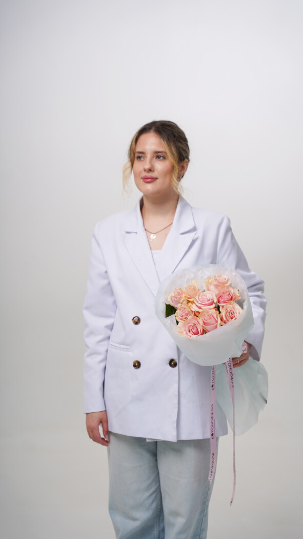 9 розовых роз в оформлении №59