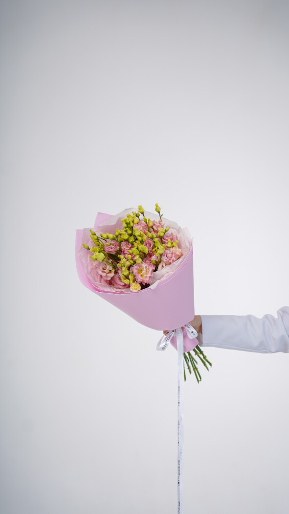 9 розовых эустом в оформлении №95