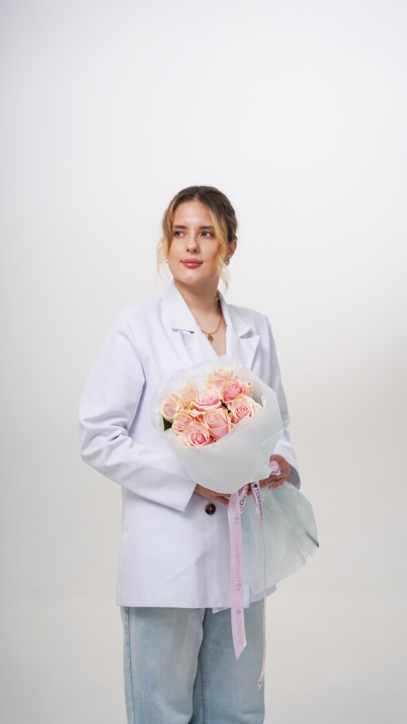 9 розовых роз в оформлении №59