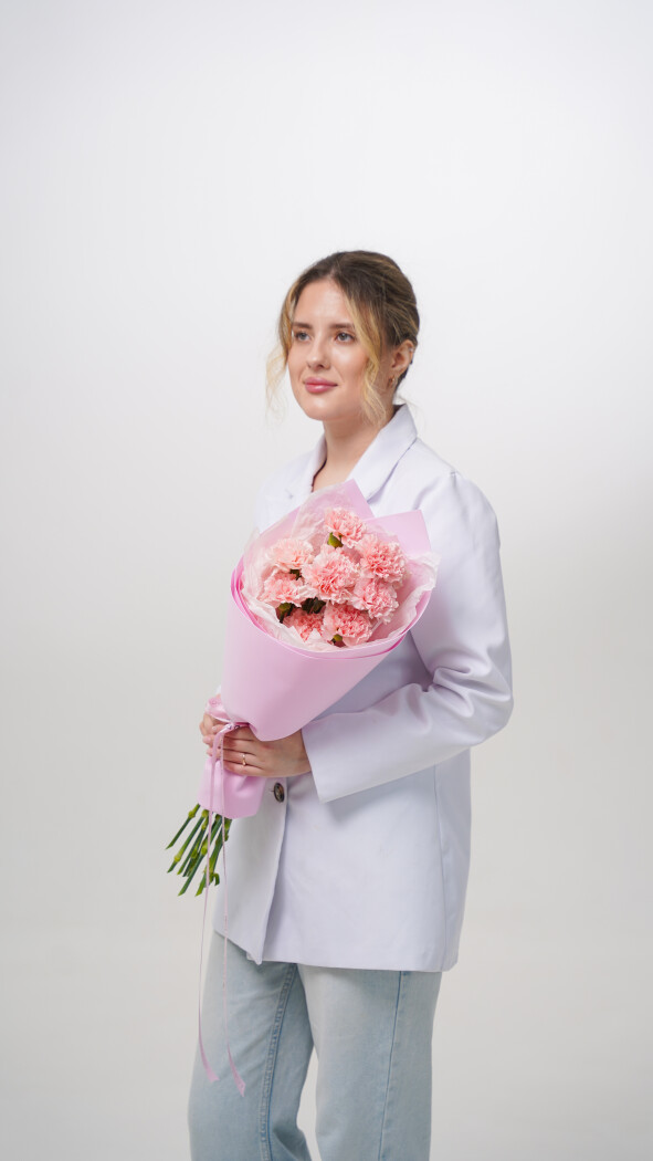 11 розовых диантусов в оформлении №108