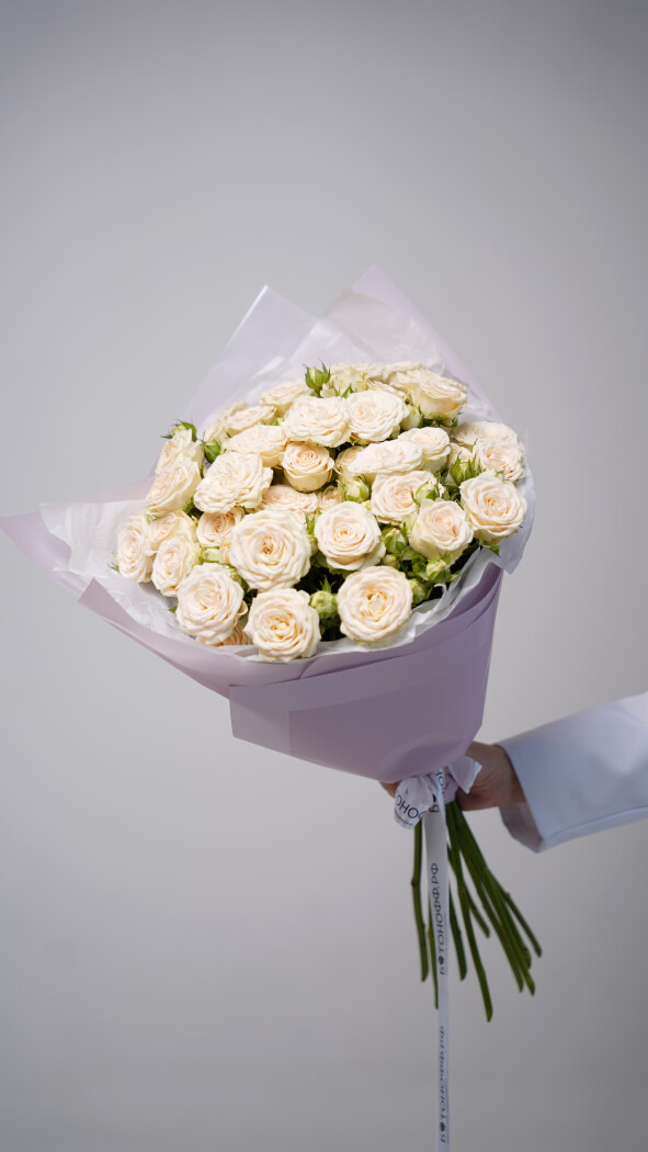 11 светло-розовых кустовых роз в оформлении №21