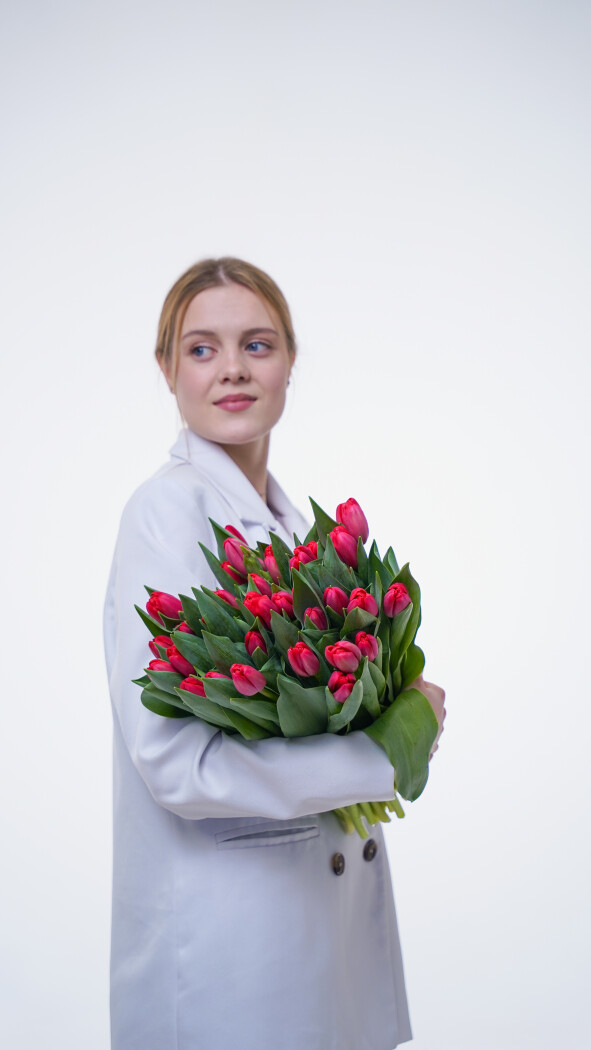 Охапка красных тюльпанов №386