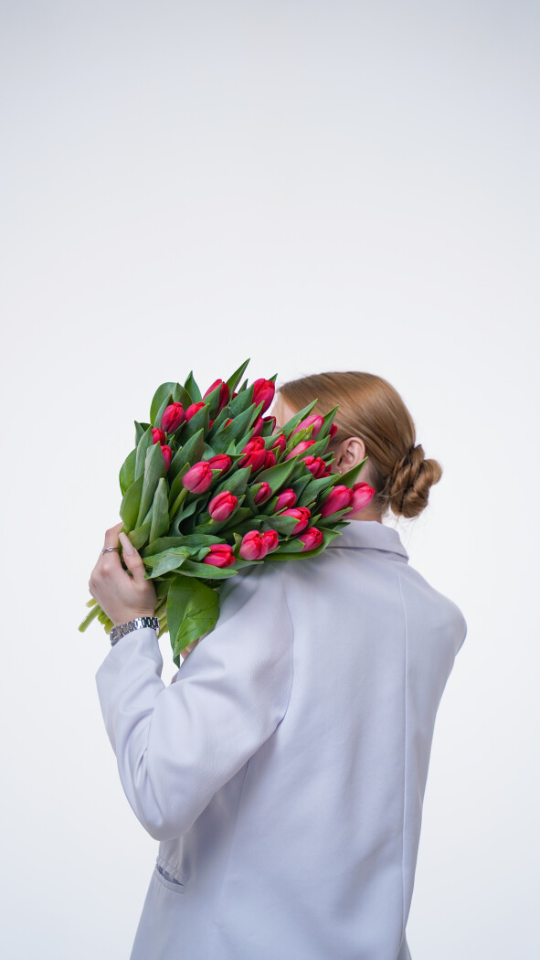 Охапка красных тюльпанов №386