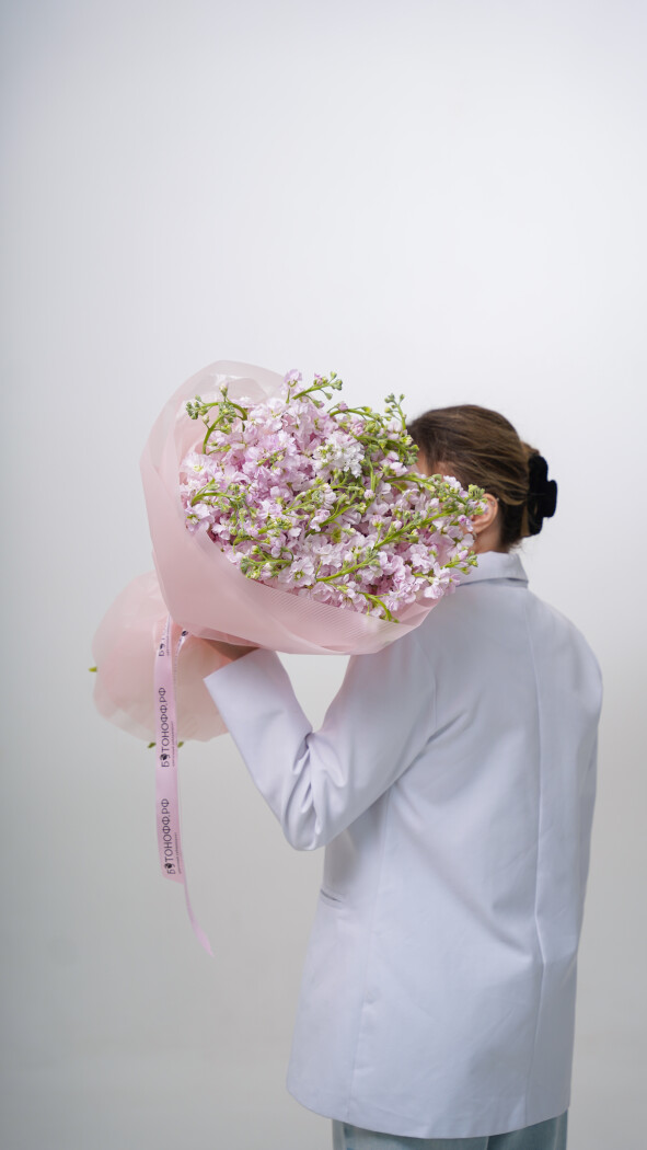 25 розовых маттиол в оформлении №128