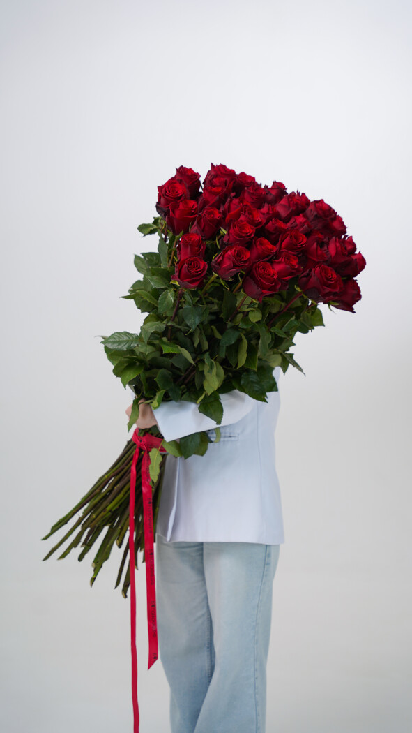 51 красная метровая роза под ленту №50