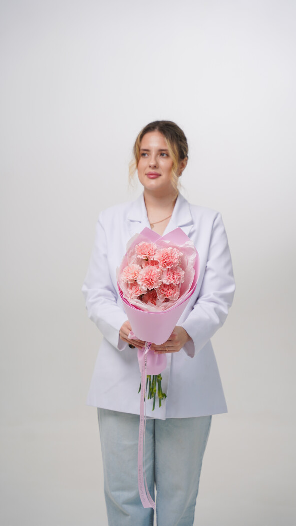 11 розовых диантусов в оформлении №108