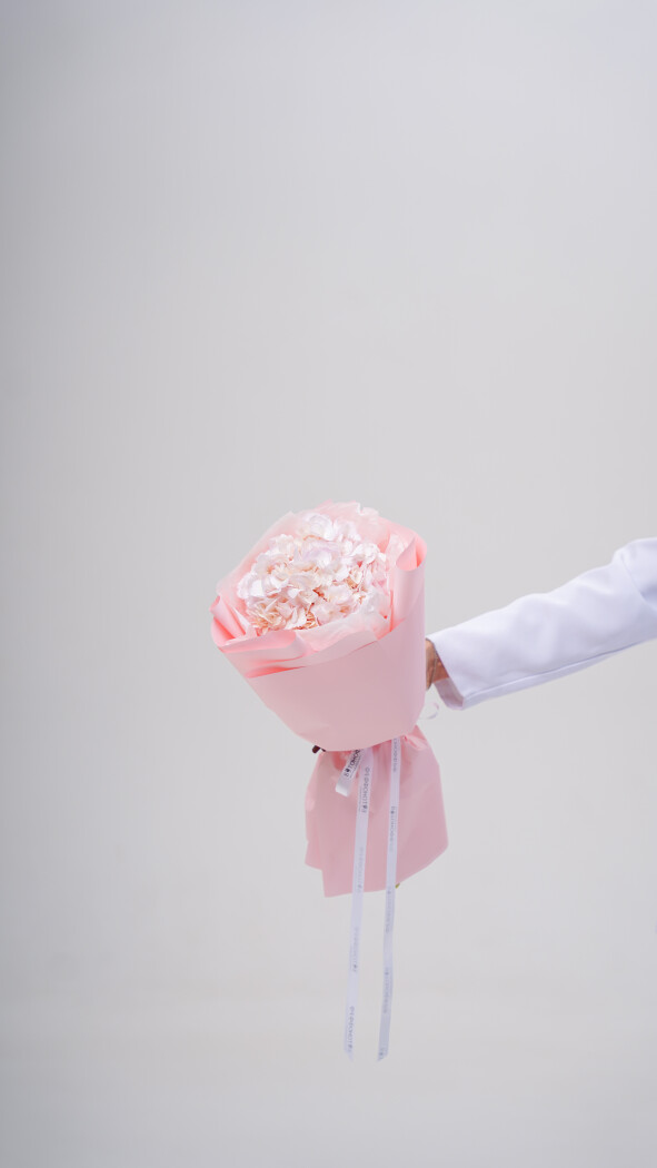 1 розовая гортензия в оформлении №204