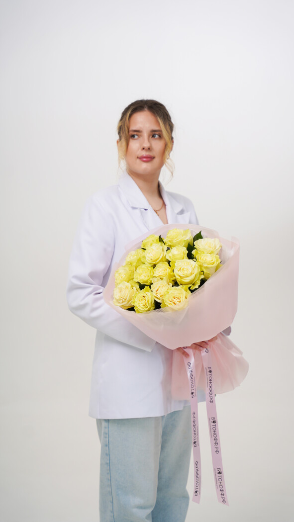 15 белых роз в оформлении №54