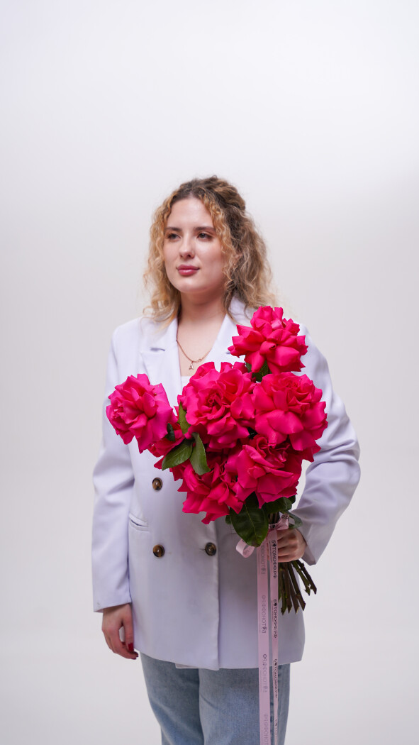 9 малиновых роз под ленту №274