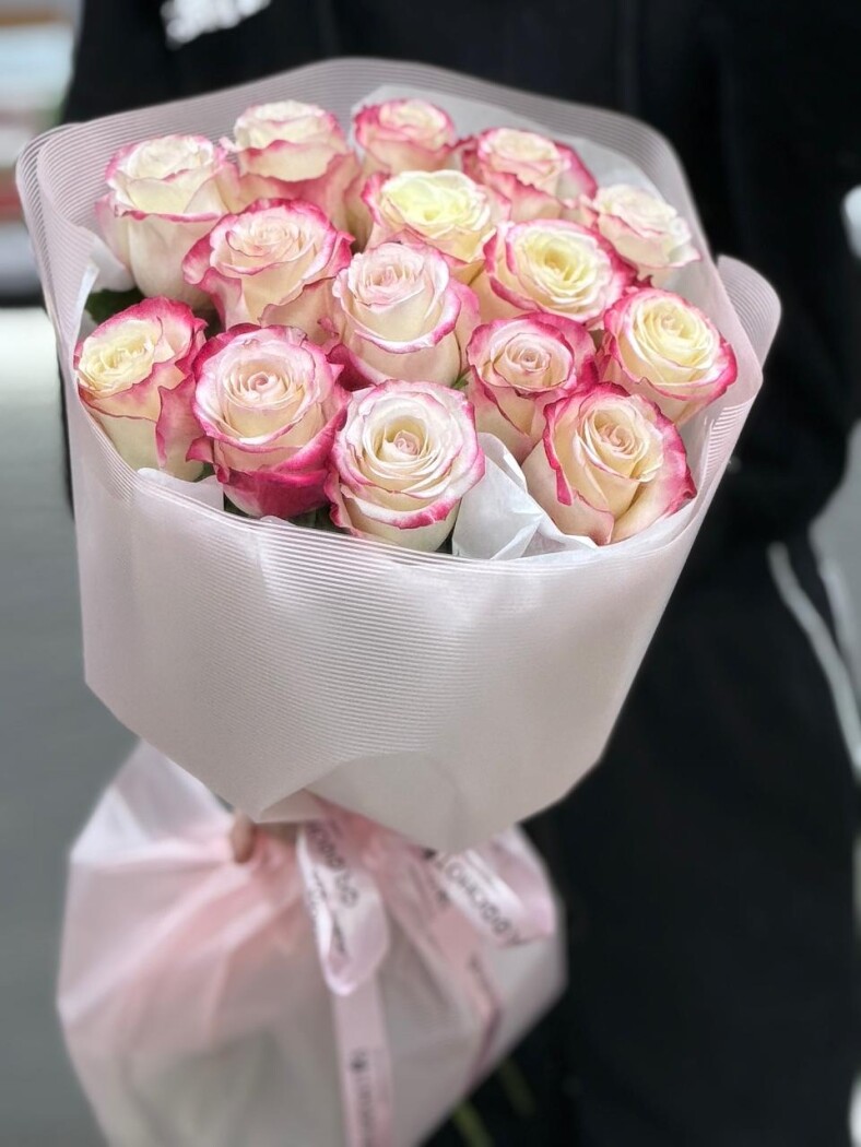 15 роз микс в оформлении №390 (tovar_390)