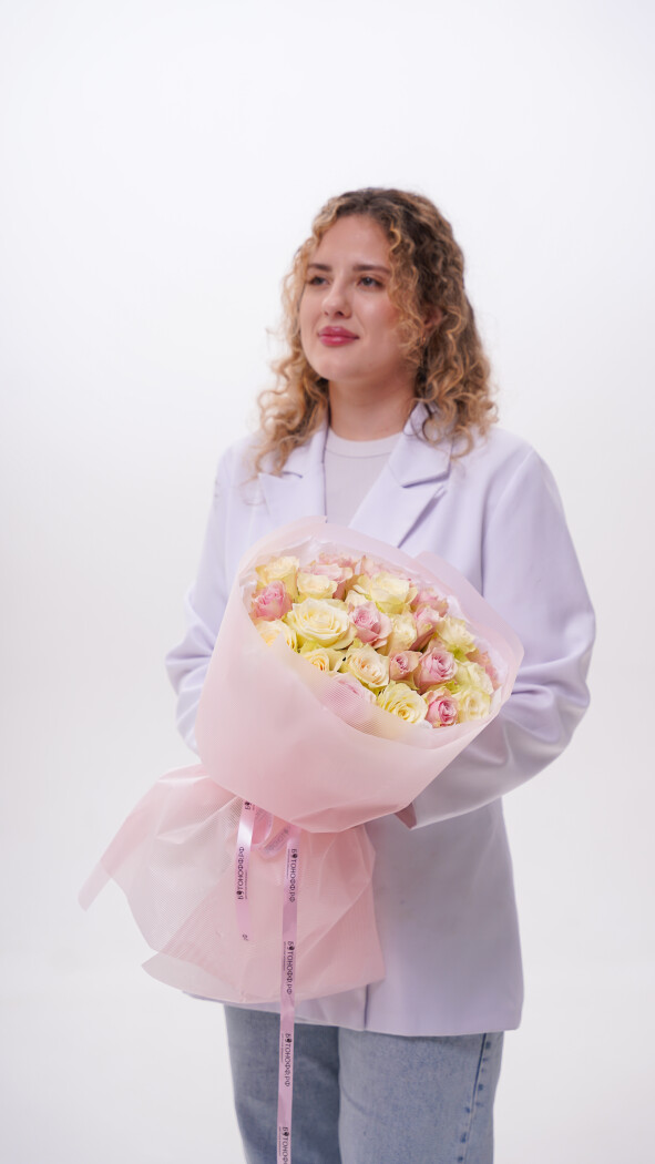 25 роз микс в оформлении №330