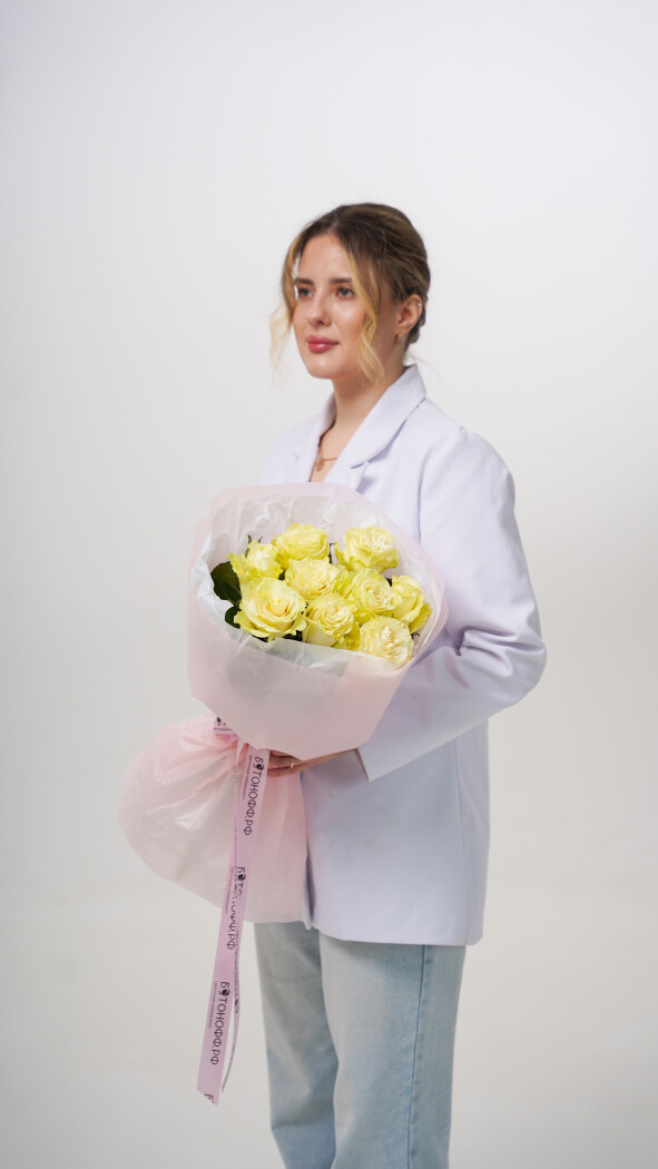 9 белых роз в оформлении №53