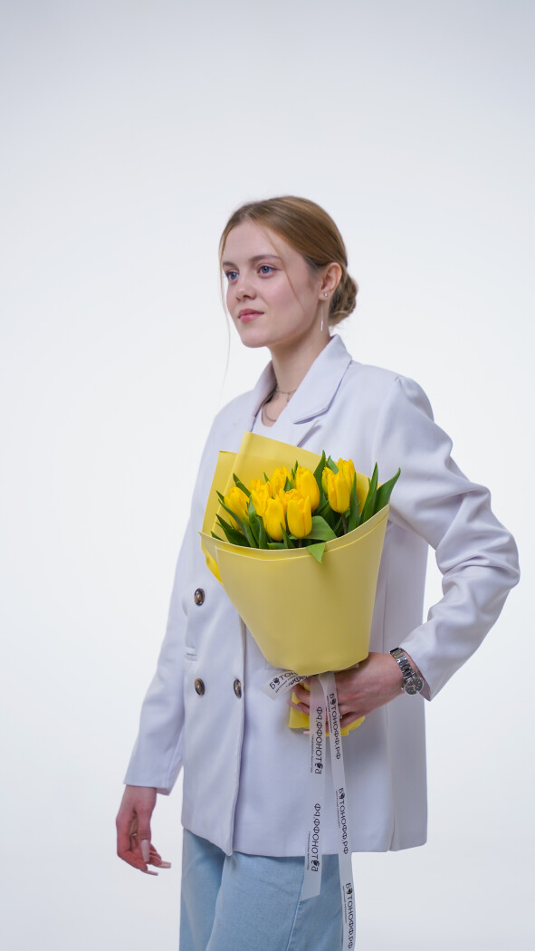 15 желтых тюльпанов в оформлении №368