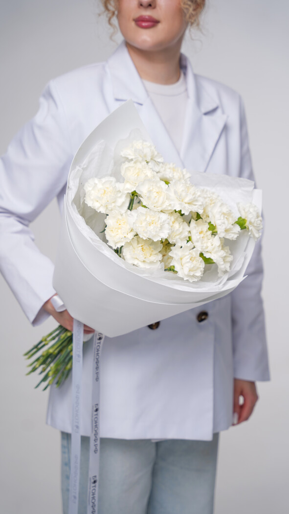 25 белых диантусов в оформлении №104