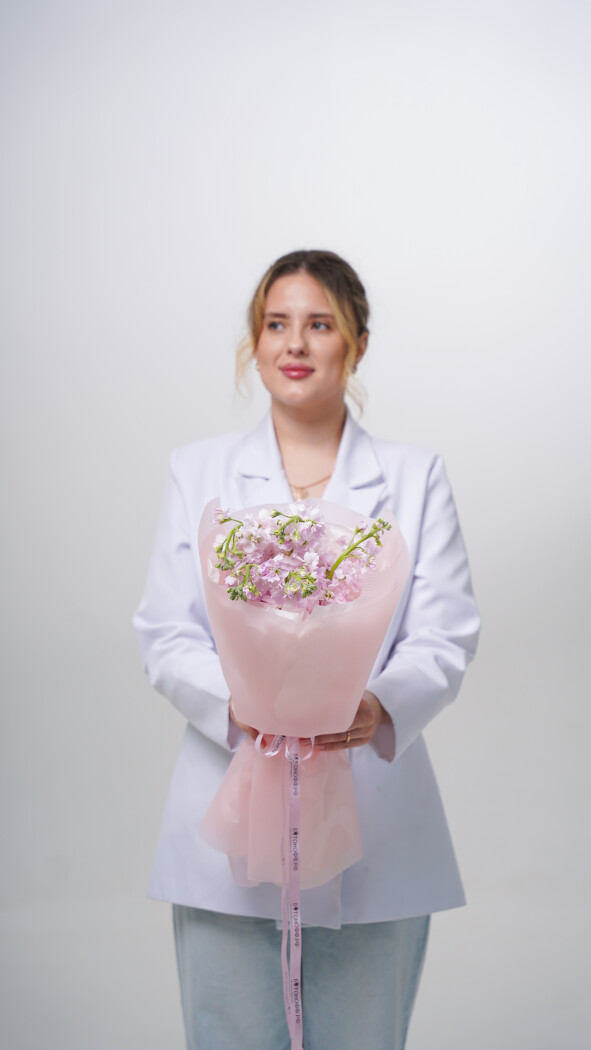 5 розовых маттиол в оформлении №124