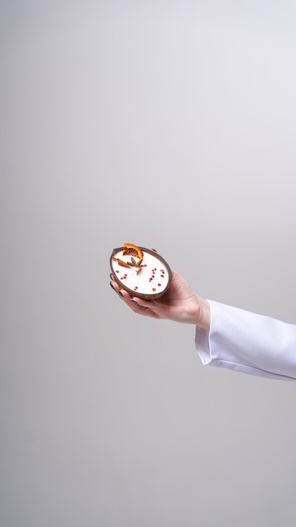 Ароматическая свеча в кокосе