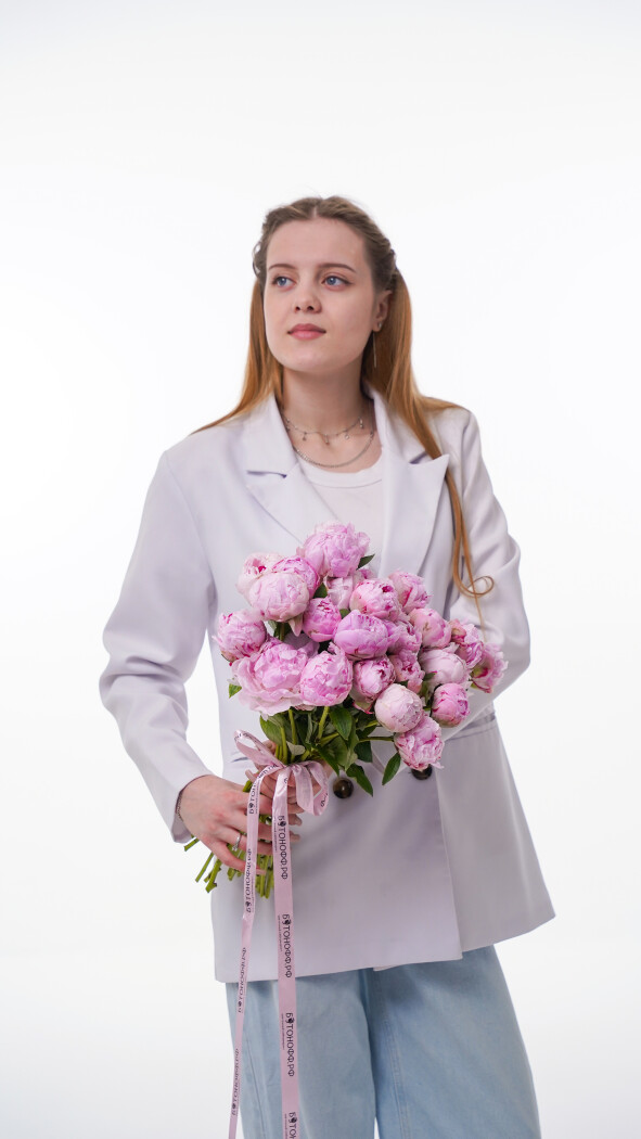 25 розовых пионов под ленту №138