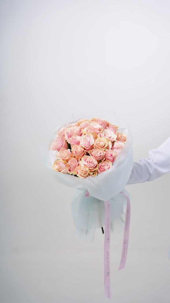 25 розовых роз в оформлении №61