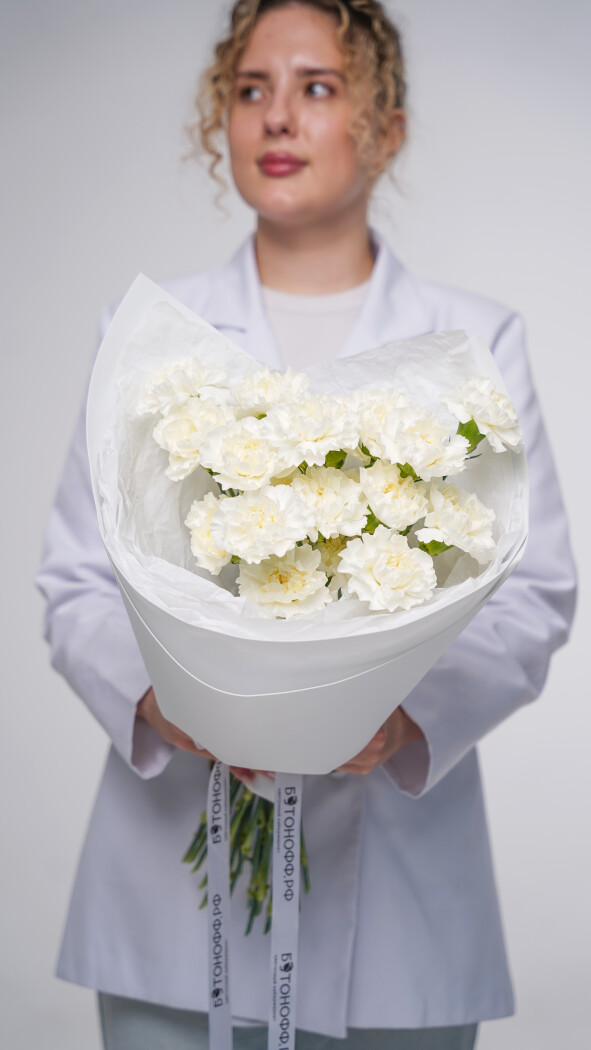 25 белых диантусов в оформлении №104