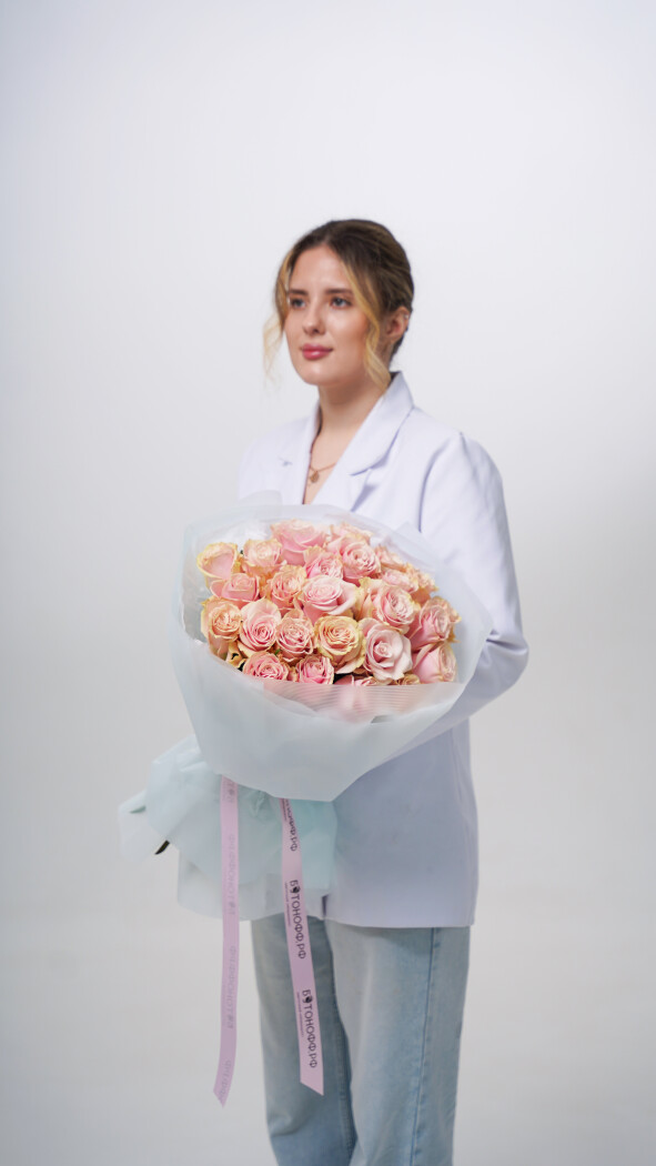 25 розовых роз в оформлении №61
