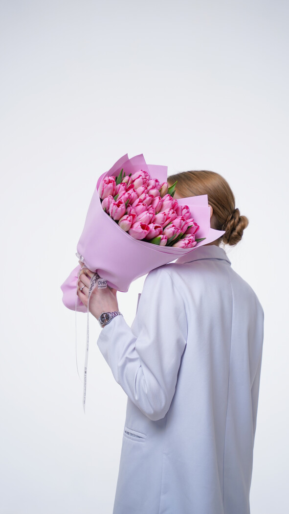 35 розовых тюльпанов в оформлении №380