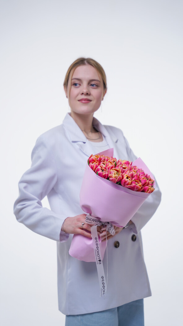 25 пионовидных тюльпанов в оформлении №359