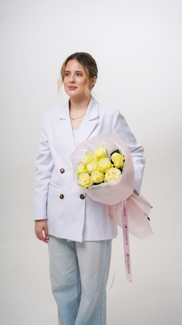 9 белых роз в оформлении №53