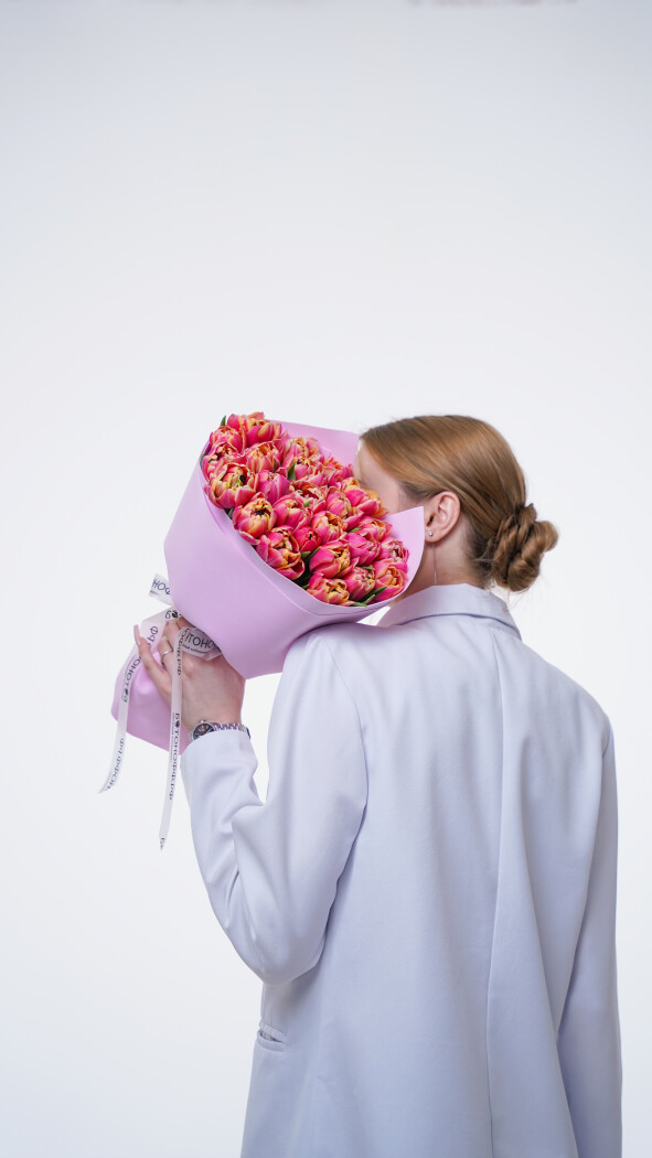 25 пионовидных тюльпанов в оформлении №359