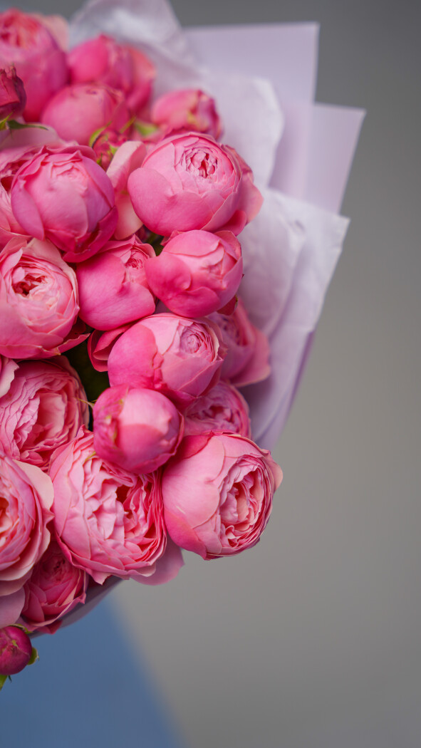 11 розовых кустовых роз в оформлении №27