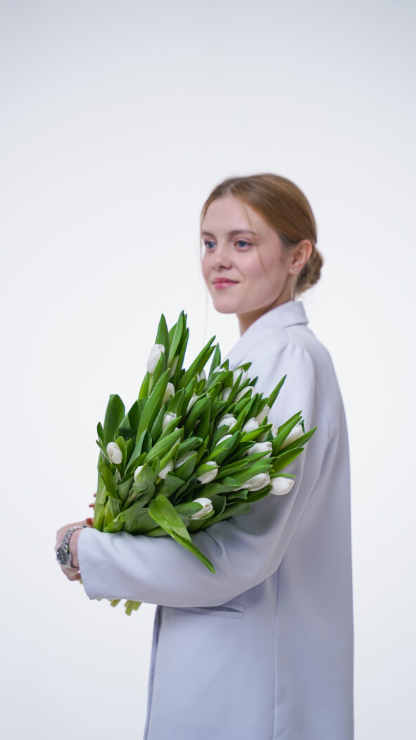 Охапка белых тюльпанов №384