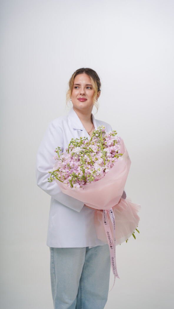 25 розовых маттиол в оформлении №128