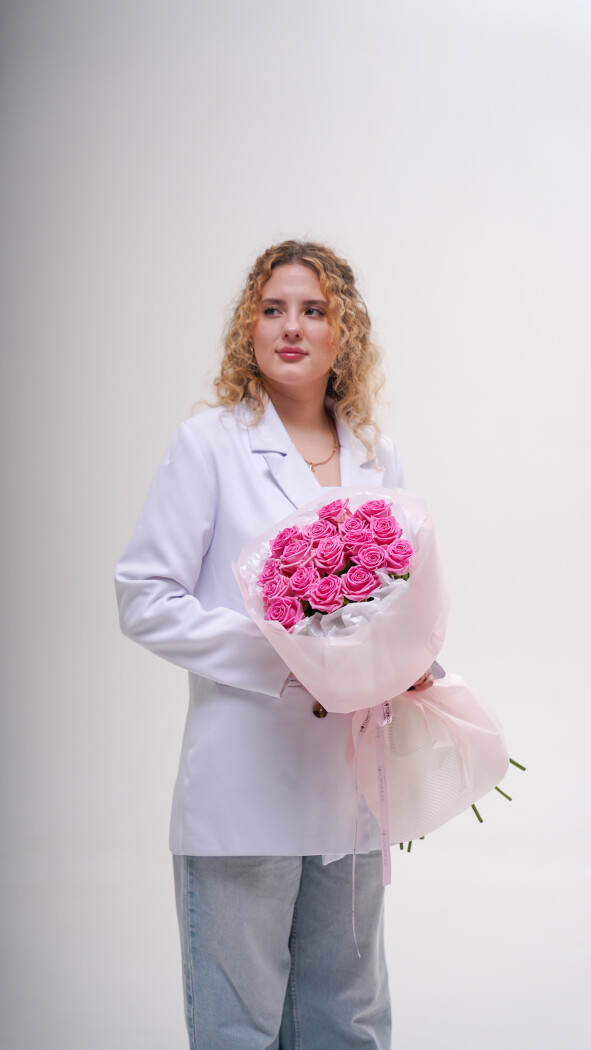 17 розовых роз в оформлении №233