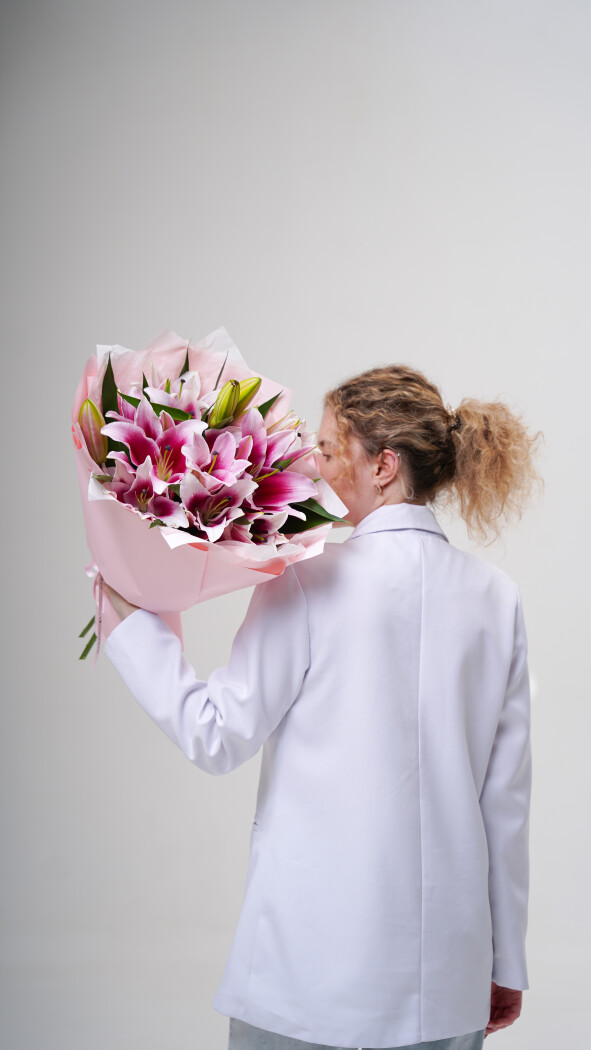 7 розовых лилий в оформлении №181